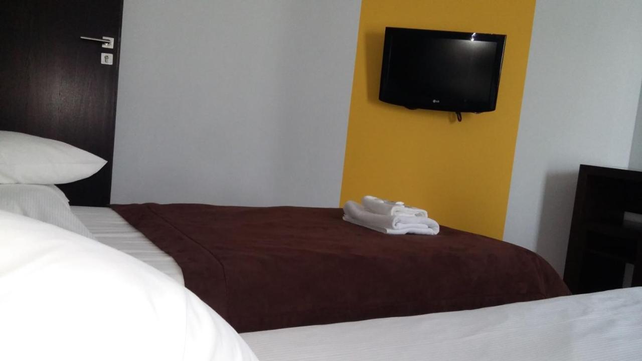 Hotel ニエポウォミツェ エクステリア 写真