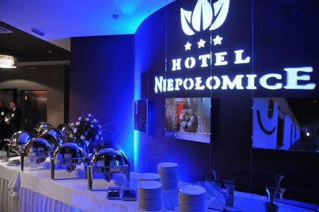 Hotel ニエポウォミツェ エクステリア 写真
